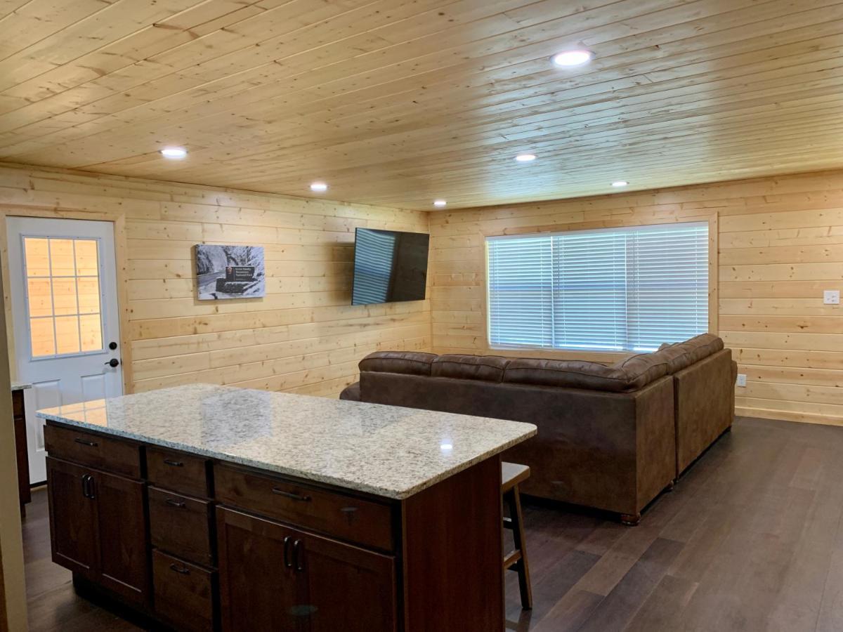 The Brick House: Brand New! 3 Bedroom Home With Private Driveway Pigeon Forge Exterior photo